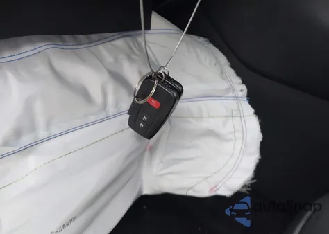 2025 Toyota Rav4 Xle z USA, uszkodzony, nr VIN JTMP1RFV5SJ044866